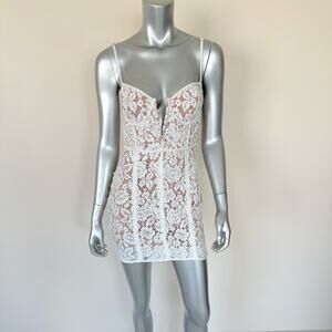 NWT!!! For love and lemons women dress size M Retail 265$